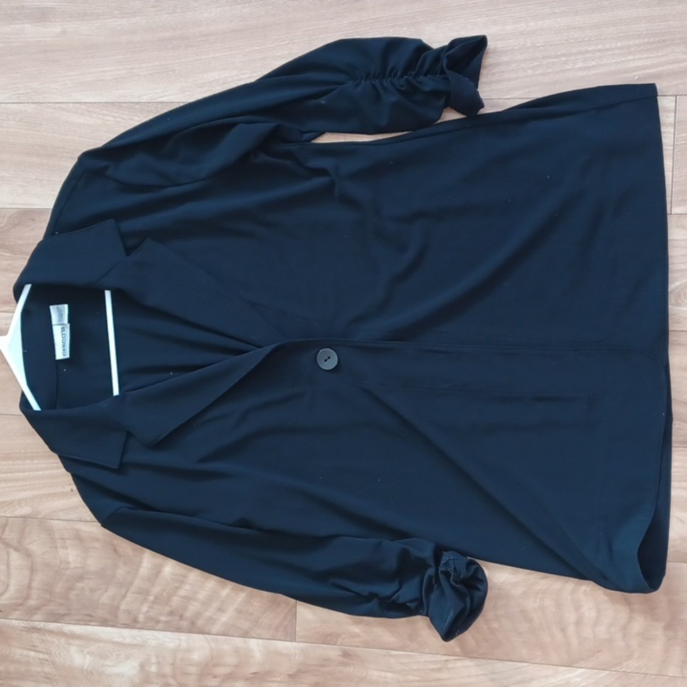 Chicos one button blazer. Woman's 2 (large).Black. 3/4 ruched sleeve.
